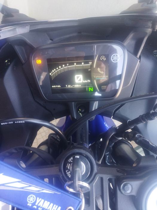 Yamaha YZF 125 R desportiva excelente estado,garagem,aceito retoma.