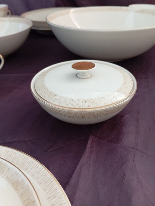 Столово- чайний сервіз на 6 персон . 39 предметів.