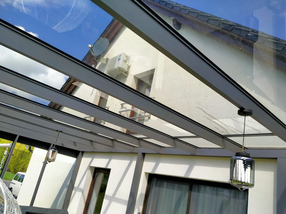 Wysokościowe mycie okien, witryn, paneli fotowoltaicznych .