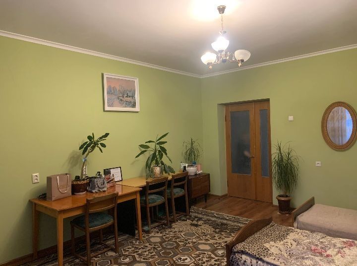 Терміново ! Здається кімната ДЛЯ 1 - 2 ДІВЧАТ СТУДЕНТОК  Р-н парку Шевченка. Всі компослуги враховано! Ремонт