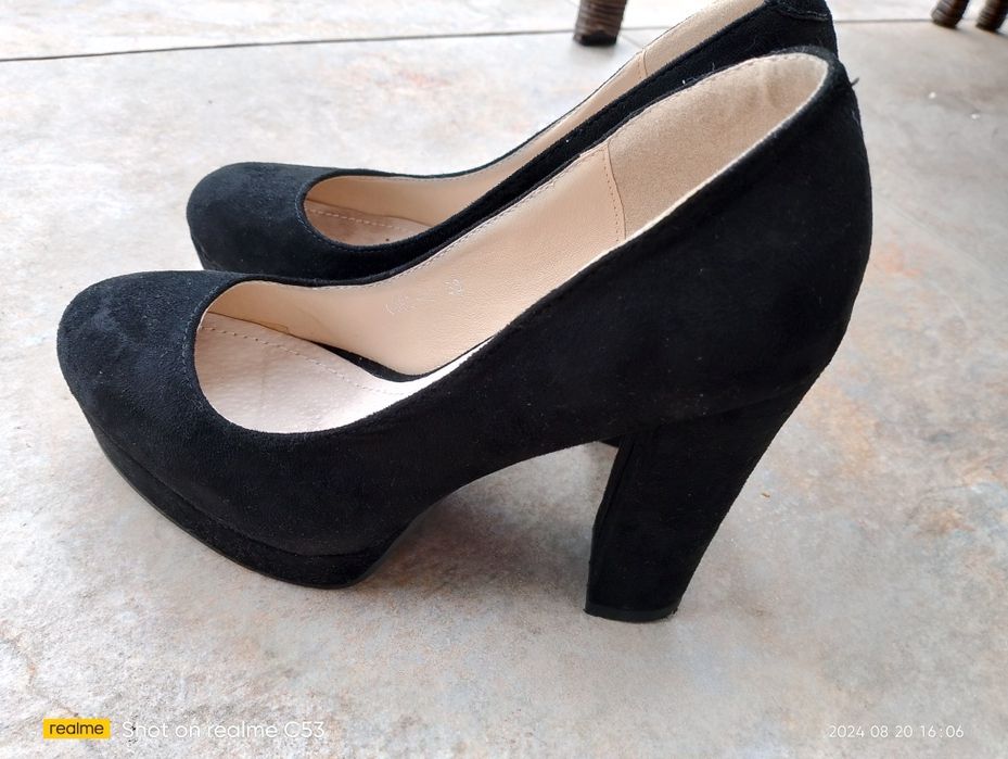 Buty zamszowe Vices na słupku 38