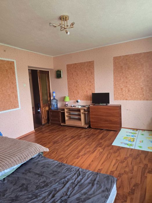 Продається 2-кімнатна квартира з ділянкою, гаражем та господарськими будівлями (м. Гайсин)