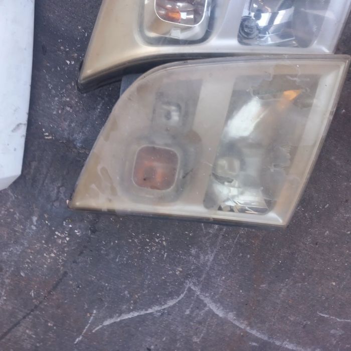 Capot e farois ford transit ano 2008