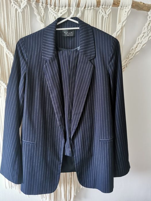 Garnitur granatowy w prążki