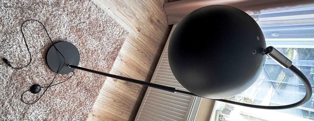 Lampa stojąca Czarna kula   regulacja wysokości.