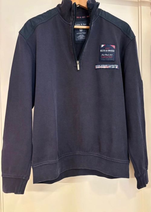 Granatowa bluza typu polo