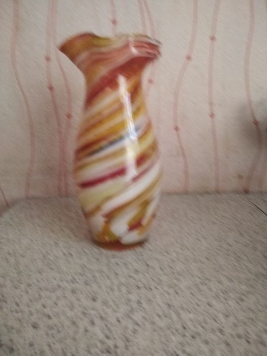 Ваза винтажная. Без сколов и трещин.