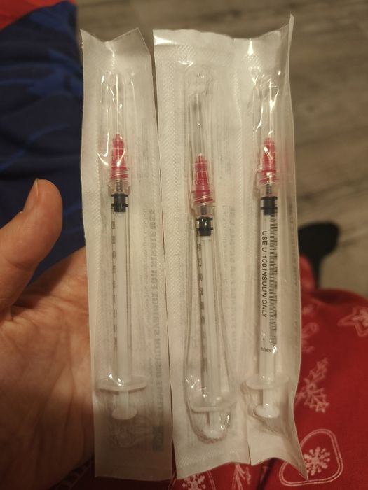 Strzykawka 1 ml z nakładaną igłą