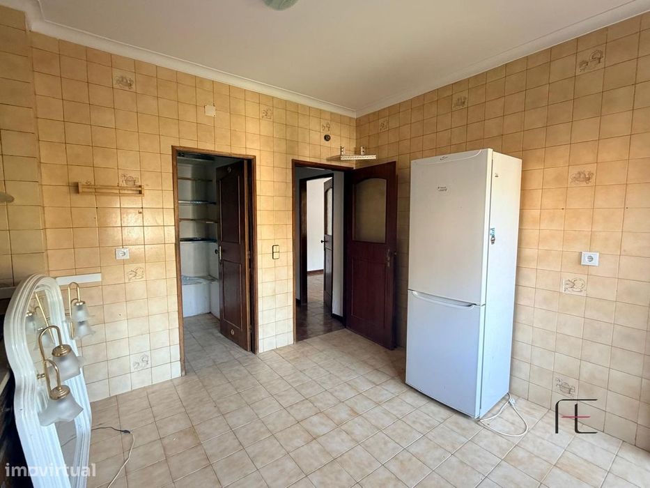 Apartamento T3 com duas varandas, elevador e garagem em Fânzeres