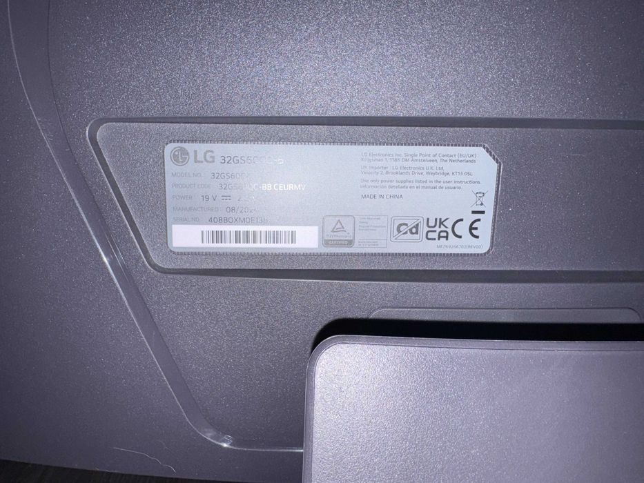 LG 31.5" UltraGear 32GS60QC-B QHD 180hz Curvo