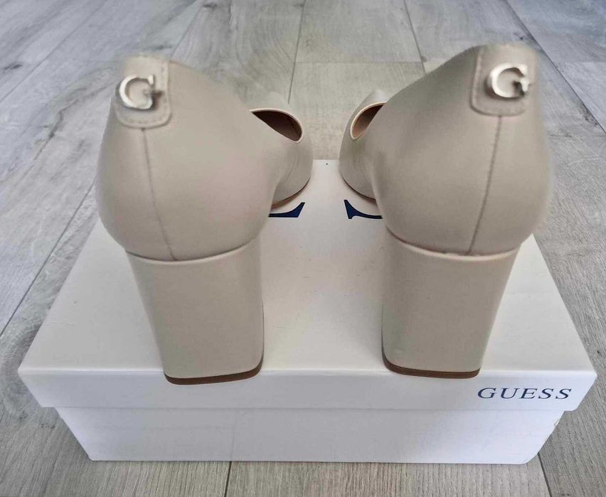Czółenka Guess r. 40