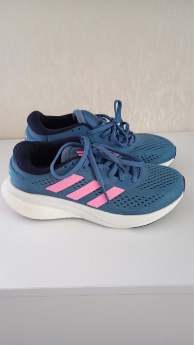 Кросівки Adidas 37,5