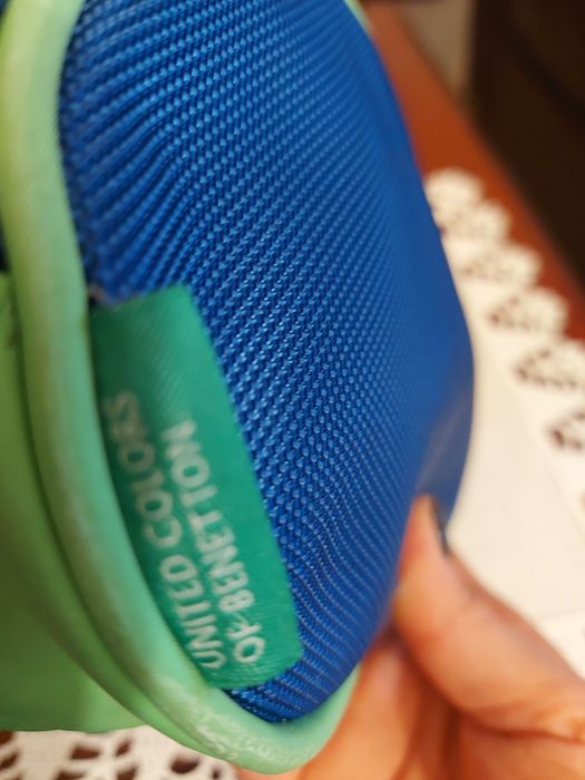 Estojo escolar da Benetton, com porta moedas incorporado.