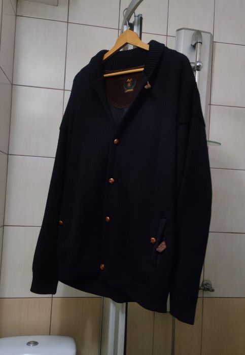 Męski kardigan XXXL  marki Clipper w kolorze głębokiego granatu. Wykon