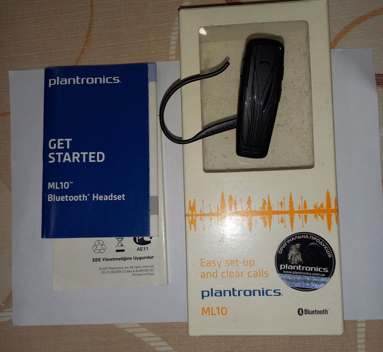 Продам блютуз гарнитуру Plantronics ML 10