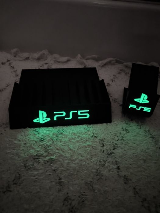 Stojak na gry i pada Ps5 napis fluorescencyjny