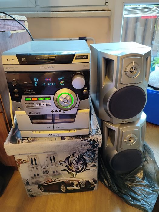 Stereo z głośnikami