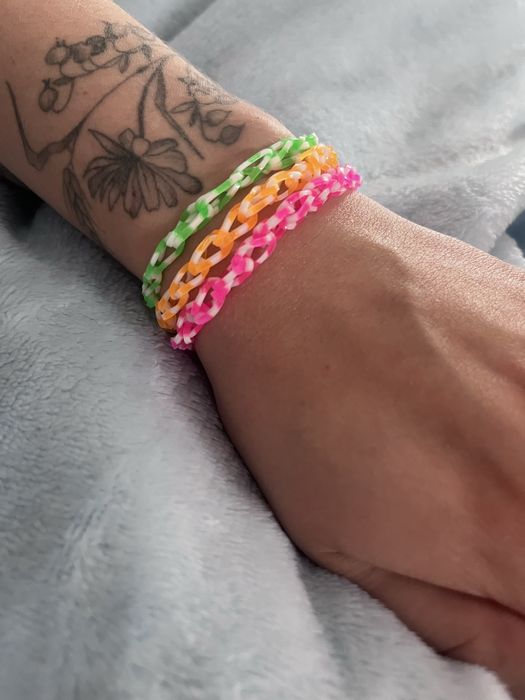 Bransoletki z gumek ręcznie robione  kolorowe .