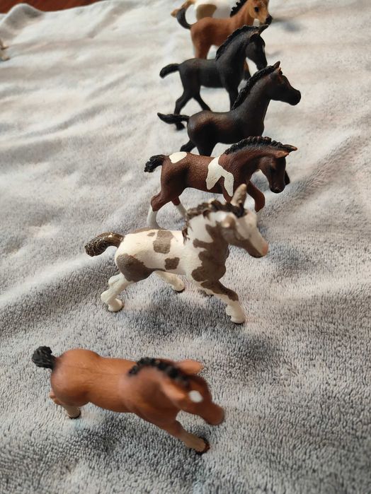 figurki schleich źrebaki