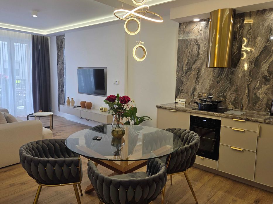 Apartament Kwiatowy DeLux- prywatny parking