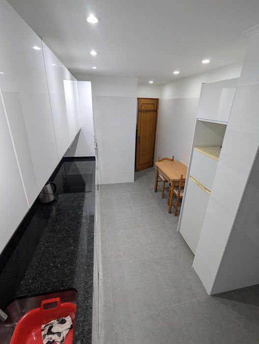 T2 em Oeiras renovado e mobilado