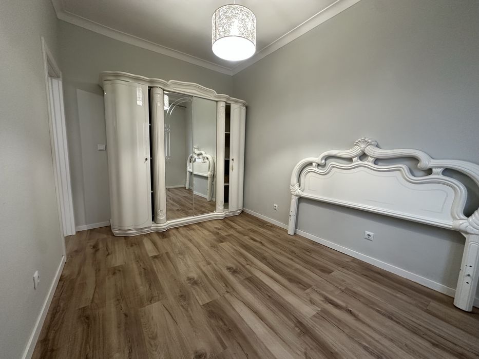 Arrenda-se aluga-se T2 com quintal 120m2 com Garagem