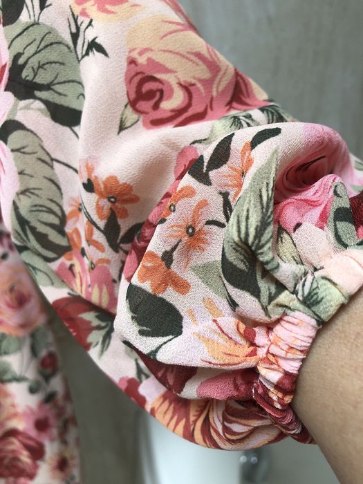 Vestido floral de seda