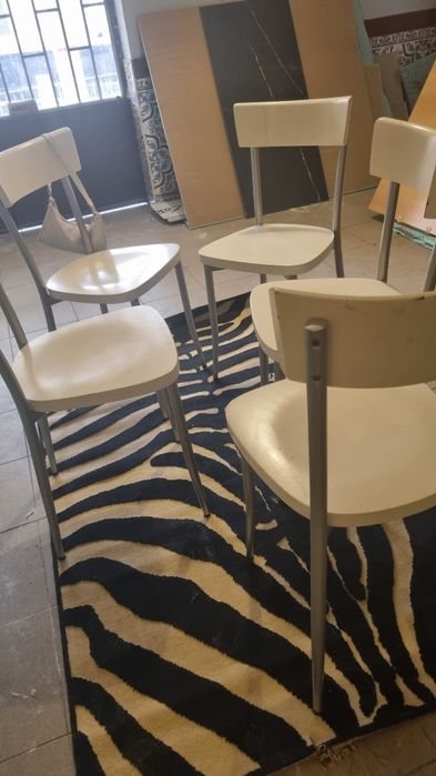 Vendo Cadeiras brancas