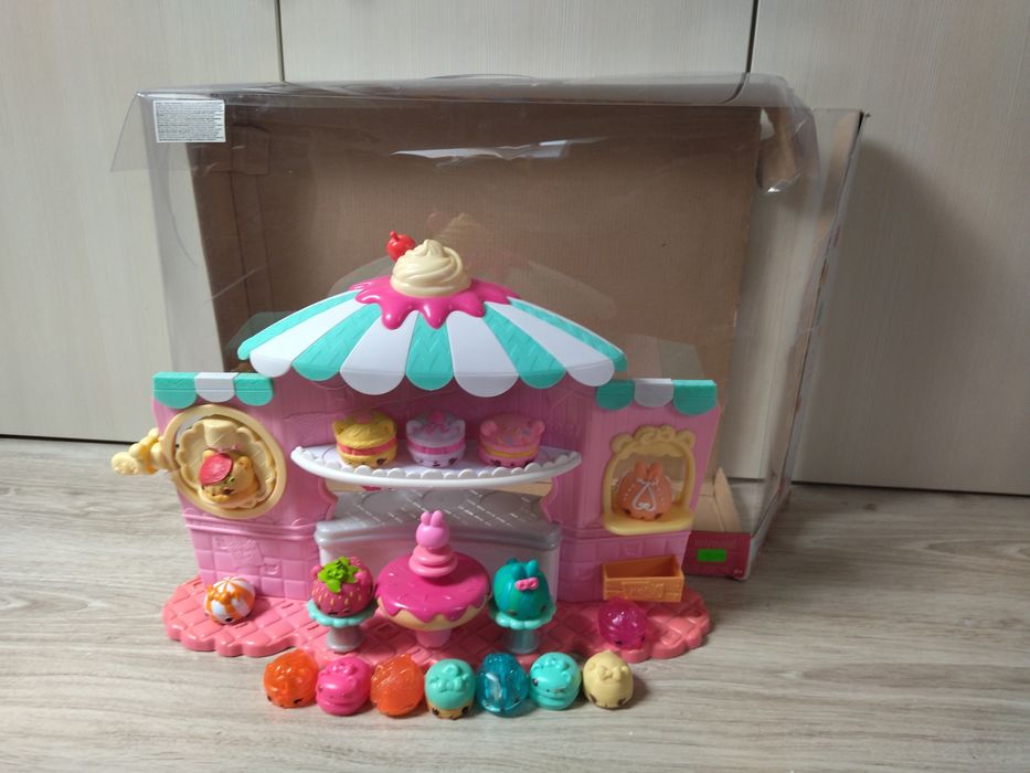 Zestaw Num Noms Fabryka Lakierów i figurki oraz pudełko