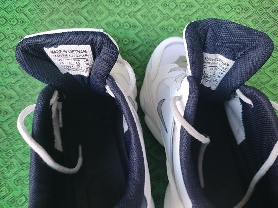 Продам кросівки Nike 43 розмір