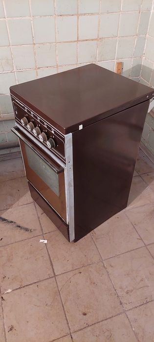 Продаю хорошу газову плиту