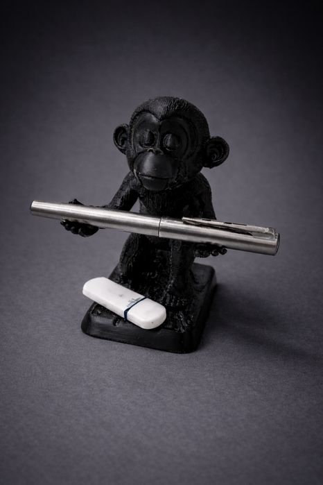 Настільний органайзер Мавпочка | Тримач для ручки та флешки | 3D-друк