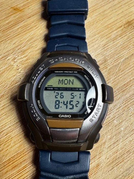 Relógio Casio G-Shock GT-000 vintage Y2K