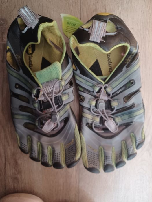 buty Vibram FiveFingers Trek Sport.
