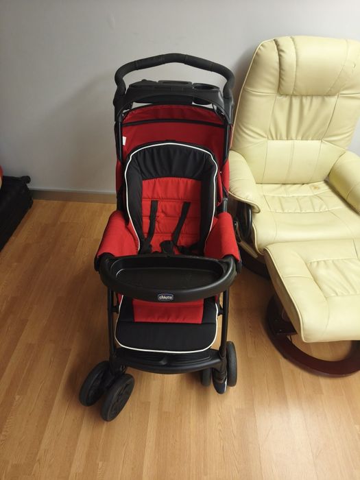 Poltrona de massagem e carrinho de bebe