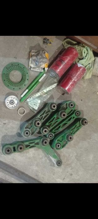Запчастини до комбайну John Deere s680