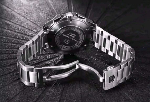 Чоловічий годинник