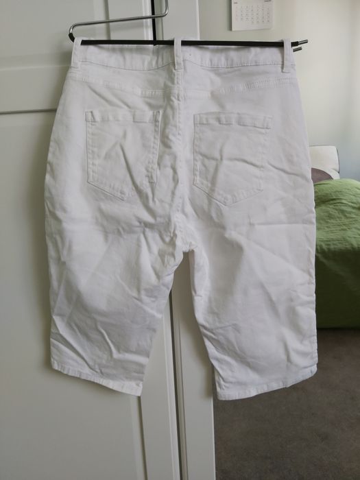 Białe krótkie spodnie / Janina-KIK / rozm.36