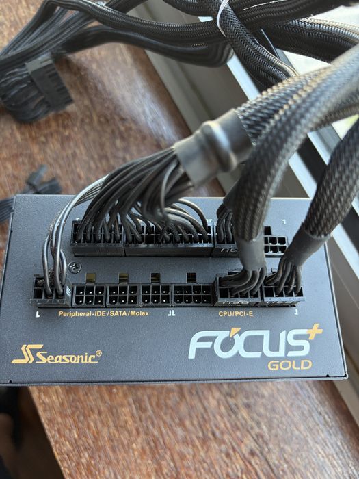 Fonte Seasonic FOCUS Plus Gold 750W — SSR-750FX