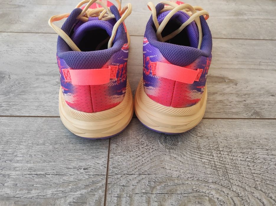 Жіночі кросівки ASICS