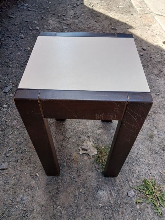 Табурет, стан на фото