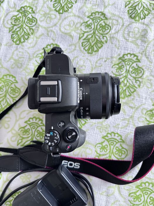 Canon EOS M50 preta + objetiva EF-M 15-45 mm IS STM preta