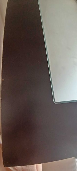 Mesa de jantar em wengué com bastante uso