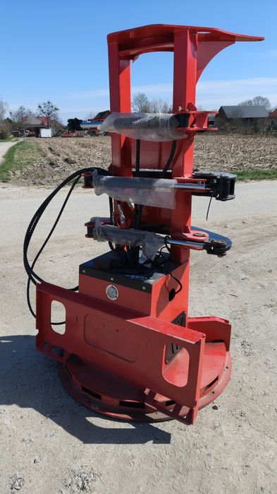 Głowica ścinkowo-pakietująca do biomasy do ładowarek skid-steer