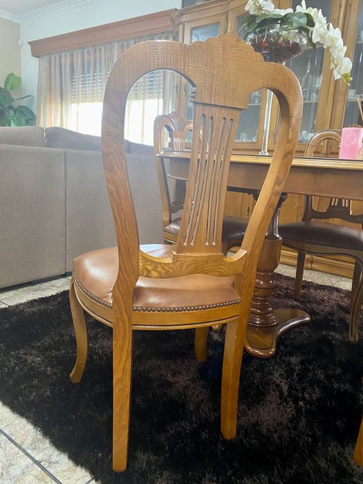 Mesa madeira com 6 cadeiras