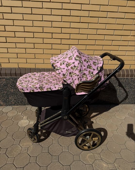 Продаю коляску Cybex Priam из лимитированной коллекции Jeremy Scott Cherubs Pink