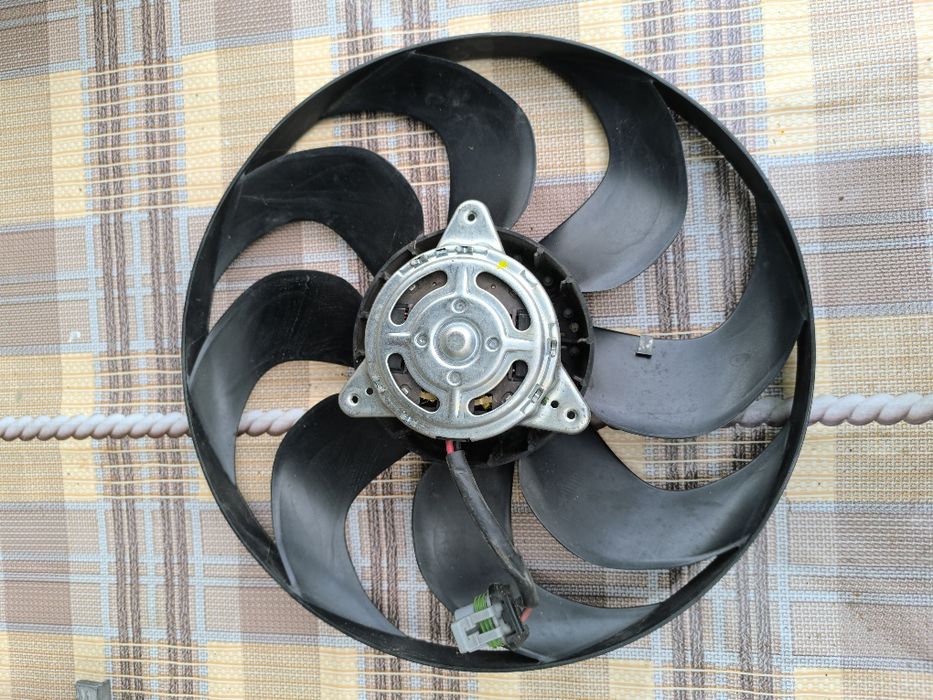 Вентилятор радіатора кондиціонера  Ford Focus 3 (III)