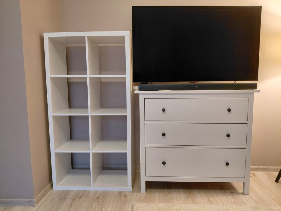 REZERWACJA. Sprzedam komodę Hemnes i kallax Ikea