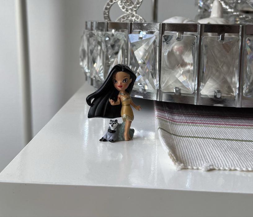 Figurka zizzlingers Disney Pocahontas