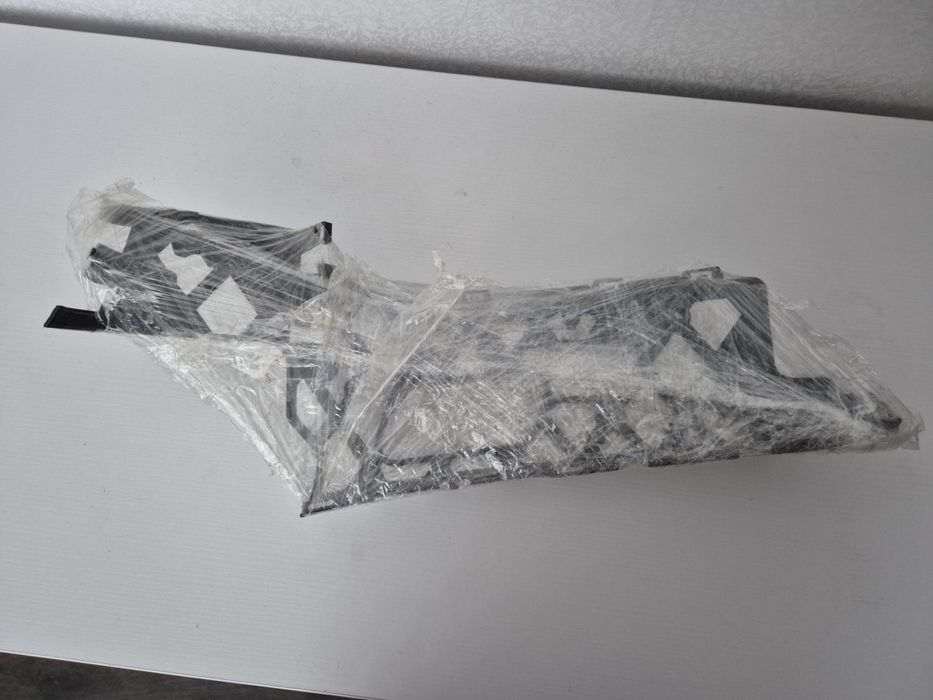 Кронштейн бампера передній Фольксваген СС 2016